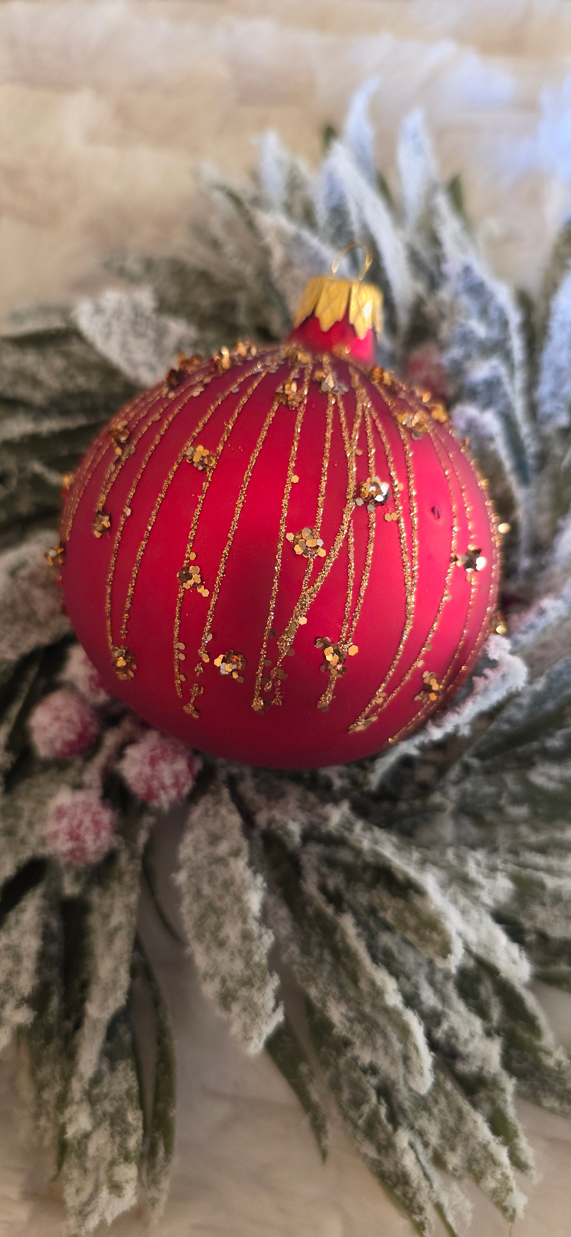 Szklane bombki choinkowe czerwony mat złoty deszcz