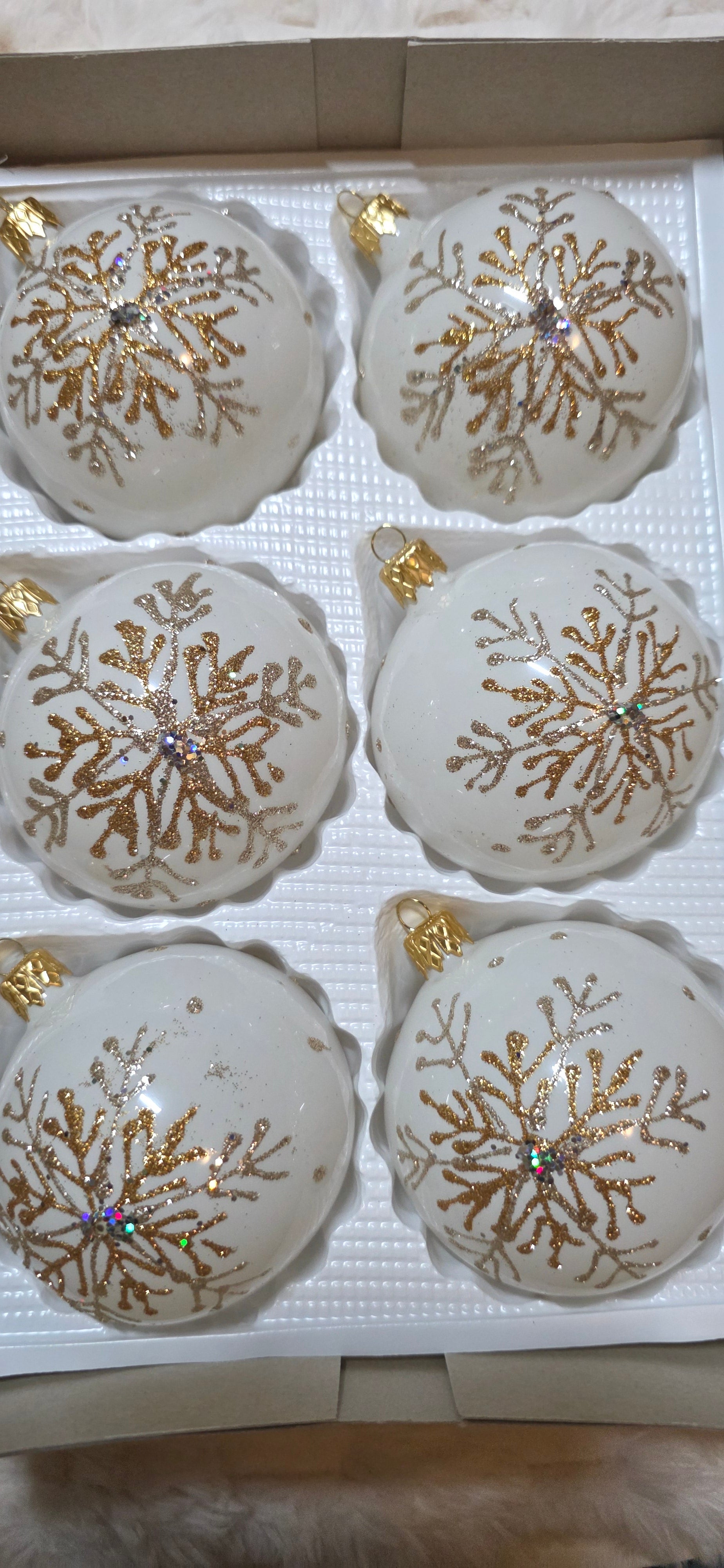 Szklane bombki choinkowe biała perła złota śniezynka 8 cm