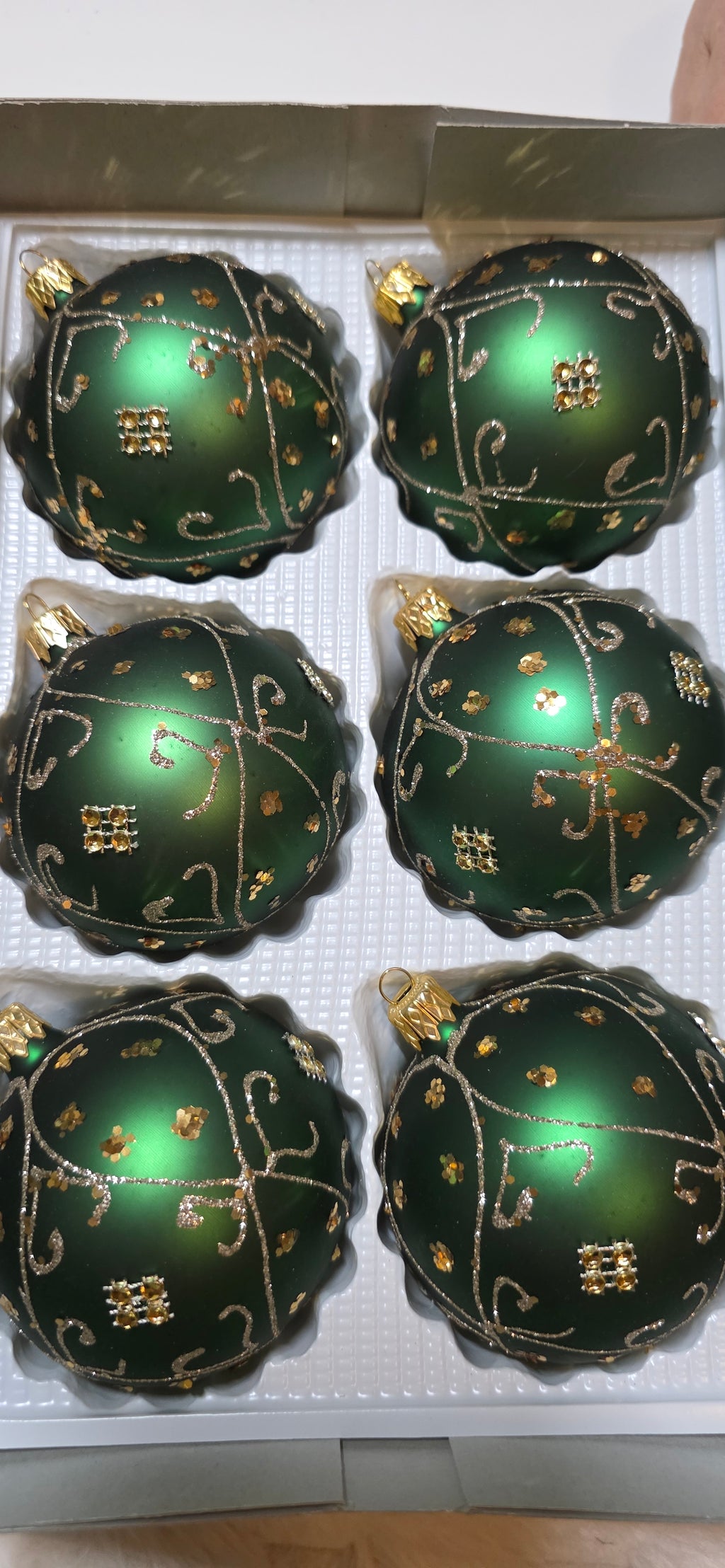 Szklane bombki choinkowe butelkowa zieleń mat złoty dekor 8 cm