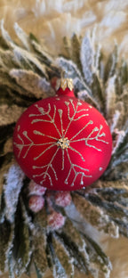 Szklane bombki choinkowe czerwony mat srebna śniezynka 8 cm