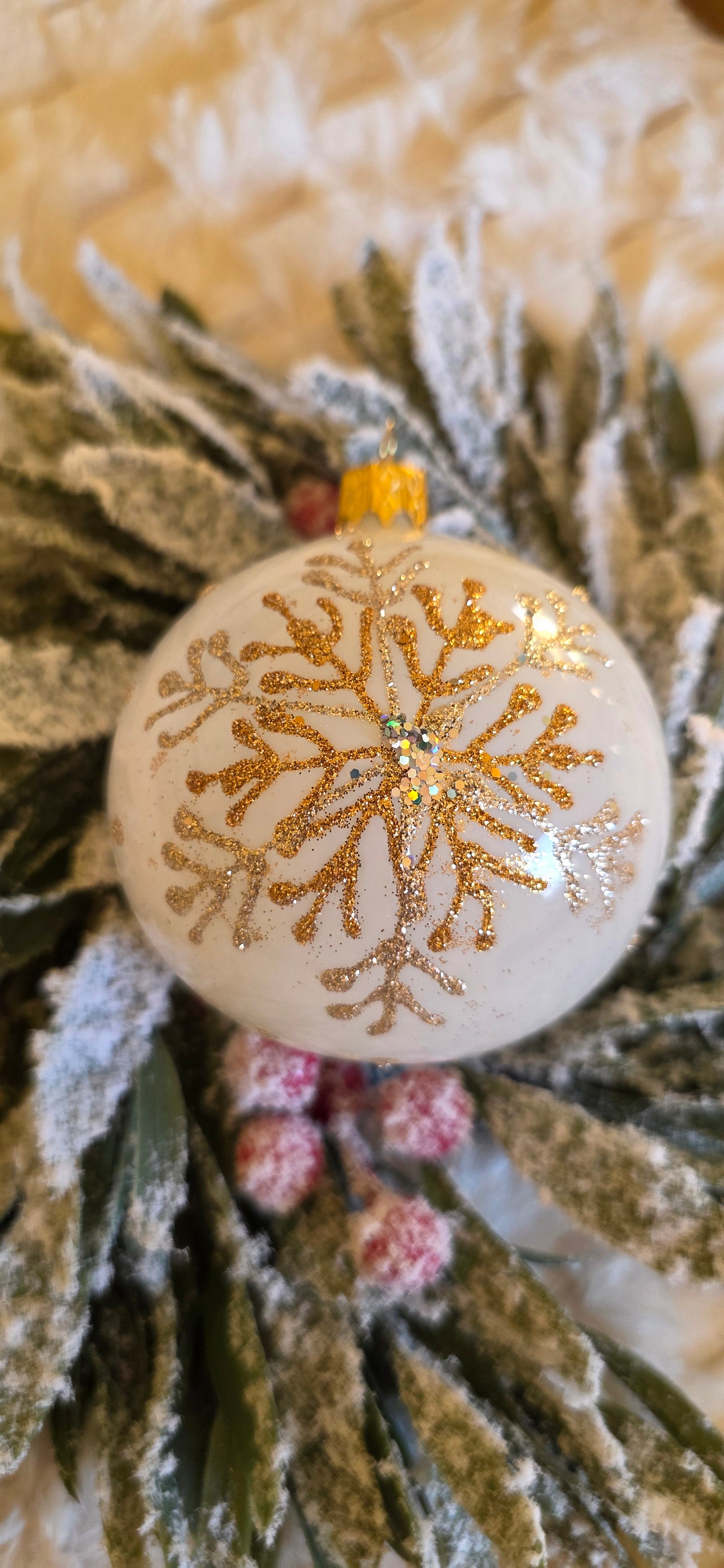 Szklane bombki choinkowe biała perła złota śniezynka 8 cm